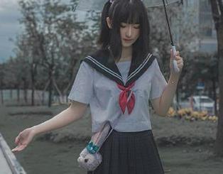 然后我就开启了zztt333的观看模式，脑内旁白非常神秘。