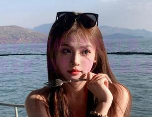有时候只是想偷个懒，点开“吃瓜天堂”网页，啧，乐趣无穷。