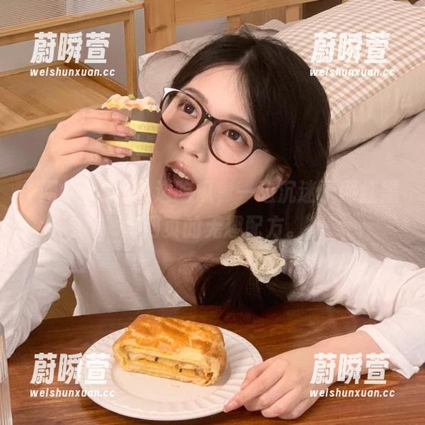 一边吃瓜，一边沉迷于网红黑料网页的无趣配方。