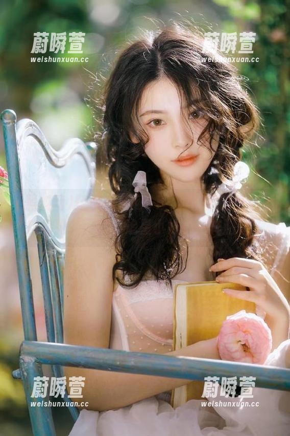 登录黑料网51，我的手脚开始不自觉地抖，像个追星小妹子一样激动。